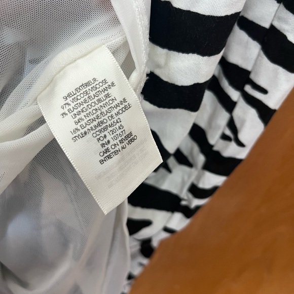 Alice and Olivia zebra stripe moc neck midi dress 6 - Picture 6 of 11